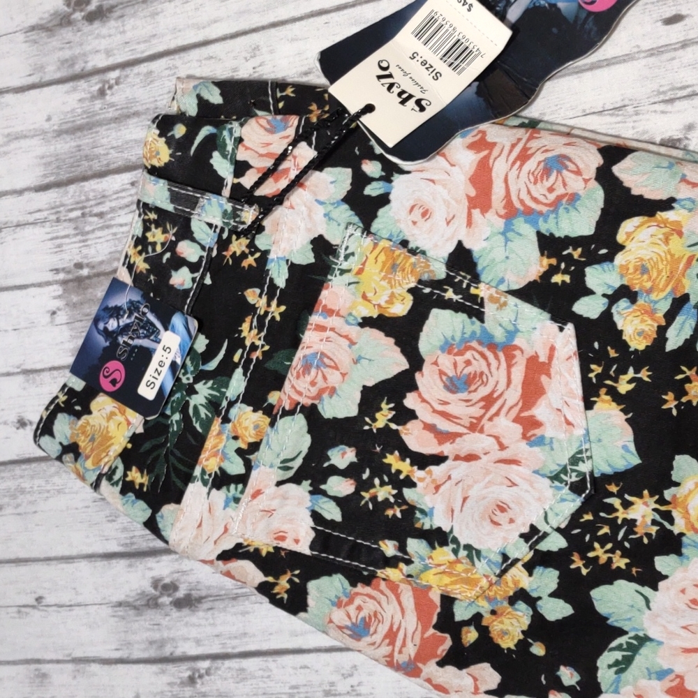 NWT Shylo Floral Denim Jeans - Picture 2 of 10